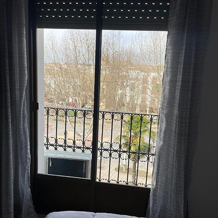 Apartamentos Leonor Баеза Екстериор снимка
