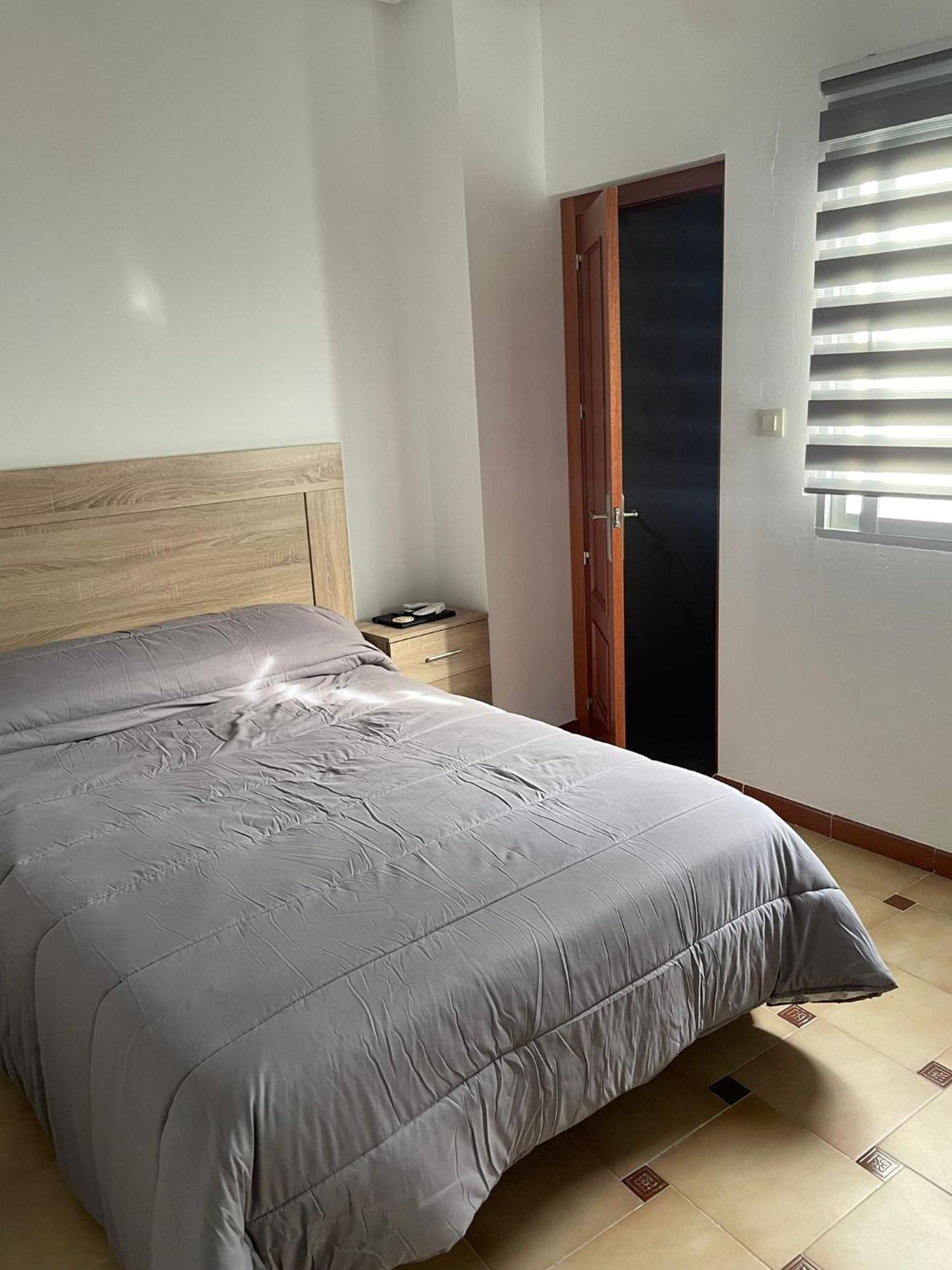 Apartamentos Leonor Баеза Екстериор снимка