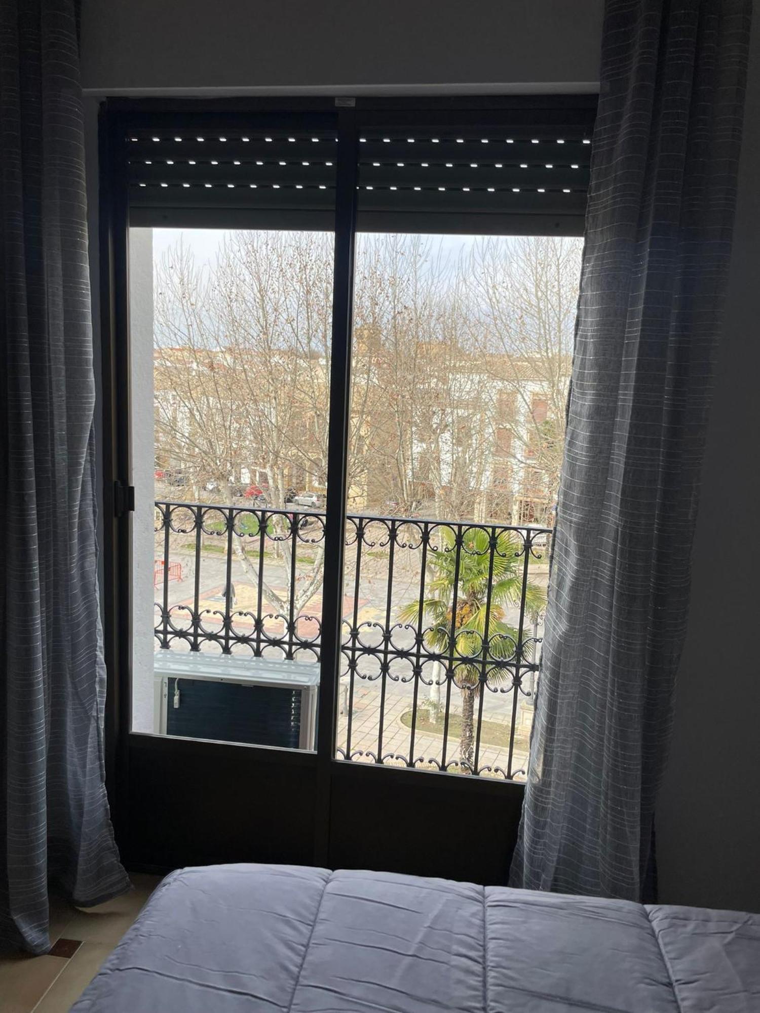 Apartamentos Leonor Баеза Екстериор снимка